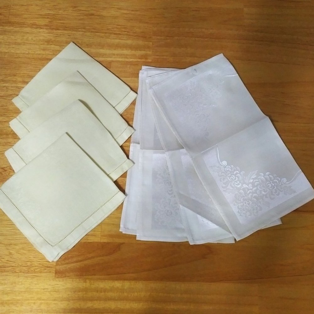 2 Sets Dinner Napkins 4 Each Vintage